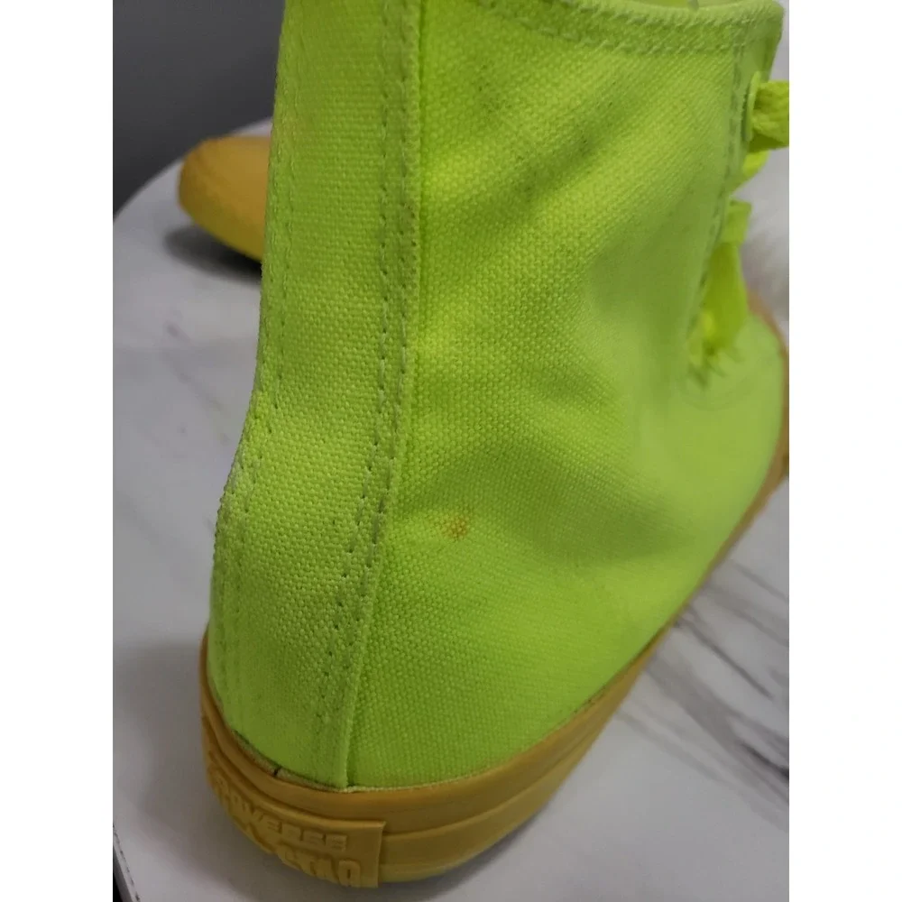NEVER WORN HAS SOME SCUFFS Converse Chuck Taylor Hi Sneaker Junior Size 3.5 NEON